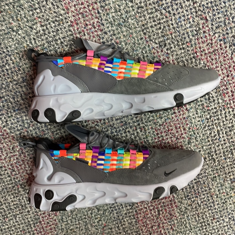 Nike - Picture 2 of 7